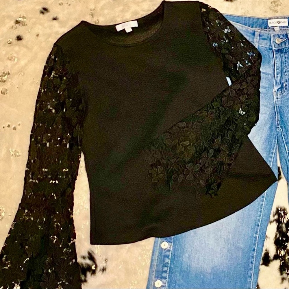 Eri + Ali Black Lace Bell Sleeved Textured Bodice Top— XS/XSP 🖤